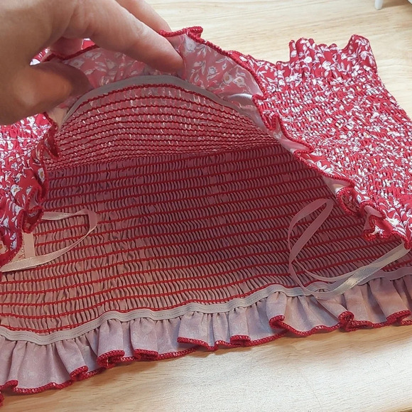 Red Floral Ruffel hem Bando Crop Top Smocked Large - Picture 4 of 5